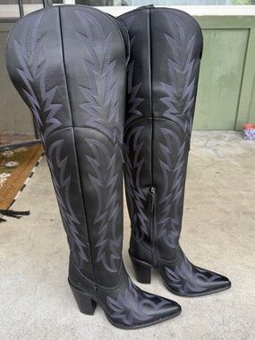 Dingo Over-the-Knee Black Boots with Purple Embroidery